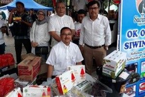 Calon Bupati Kuningan, HT Mamat Robby Suganda berfoto berssama dengan pengurus Siwindu usai menghadiri pelantikan Gubernur dan wakil Gubernur DKI Jakaerta.